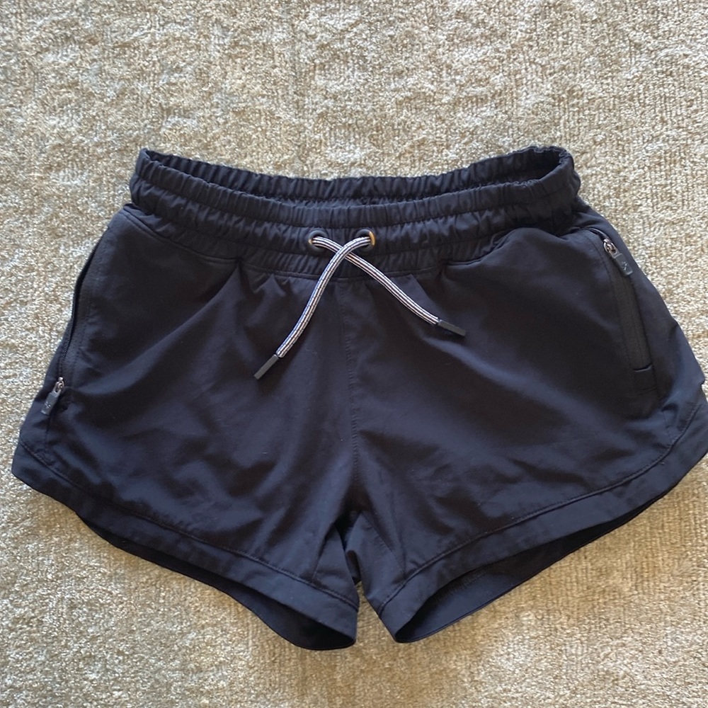 Athleta Girls shorts. Size M (8-10)